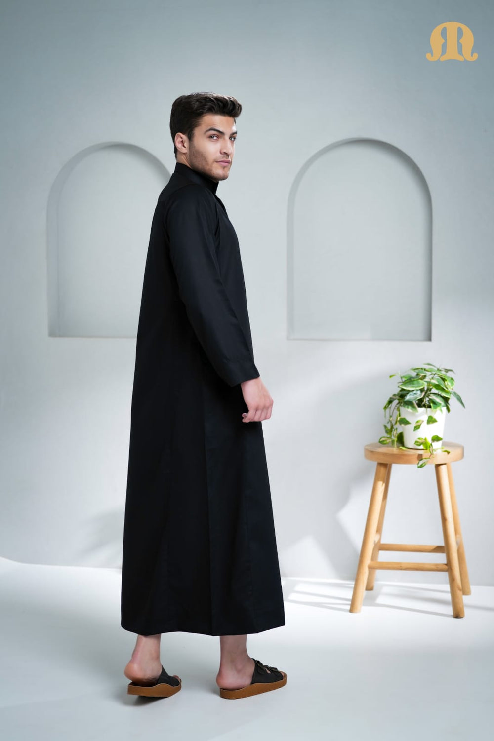 Kurvig Saudi Black Thobe Men