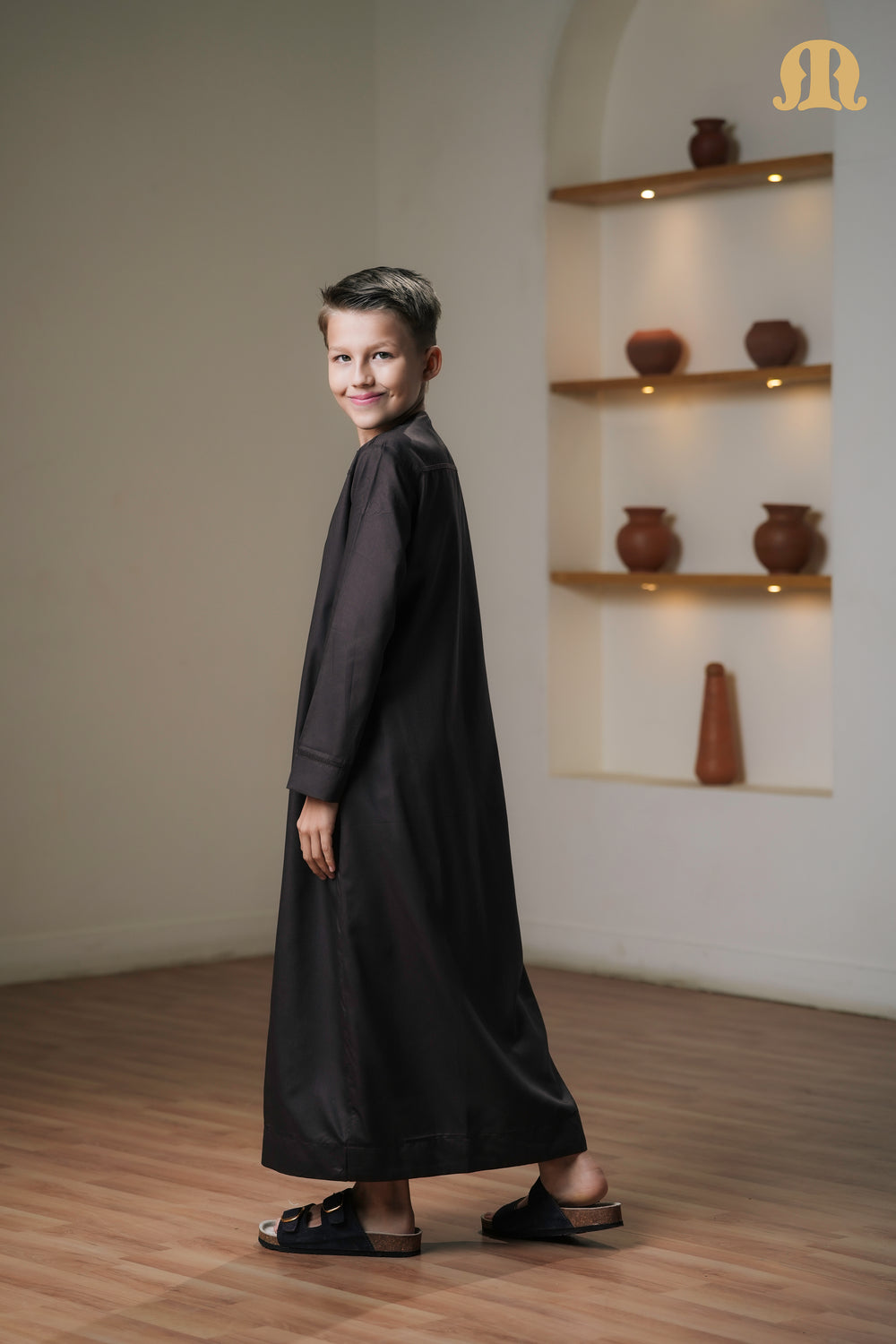 Kurvig Omani 2.0 Dark Brown Thobe Kids