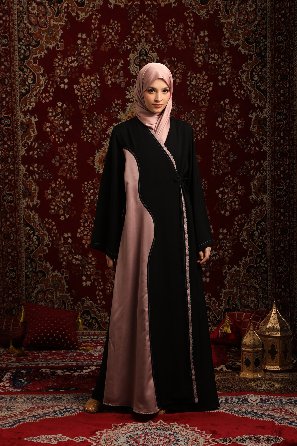 Sera Abaya Black & Pink