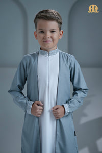 मेरासिम एम्ब्रॉयडर्ड थॉब (एल) (ग्रे रंग) लड़कों के लिए