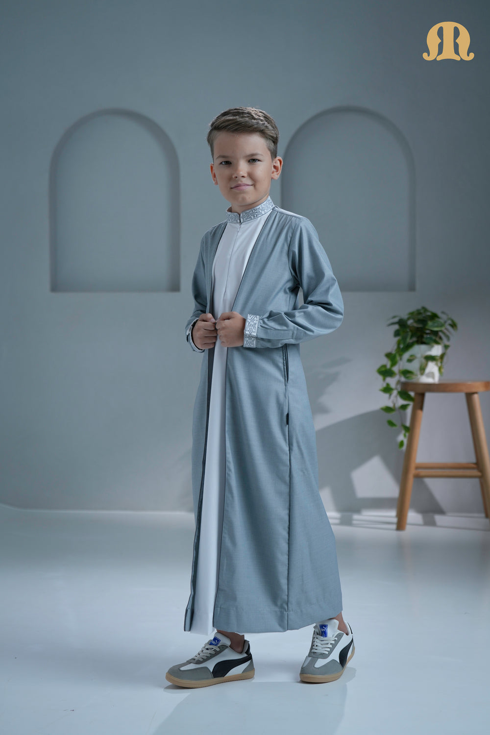 बच्चों के लिए मेरासिम एम्ब्रॉयडर्ड थॉब (एल) (ग्रे रंग)