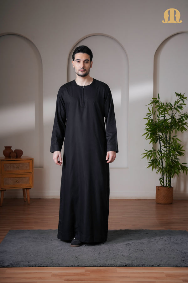 Kurvig Omani 2.0 Black Thobe Mens