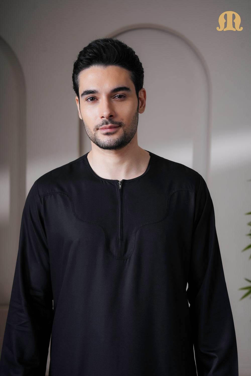 Kurvig Omani 2.0 Black Thobe Mens