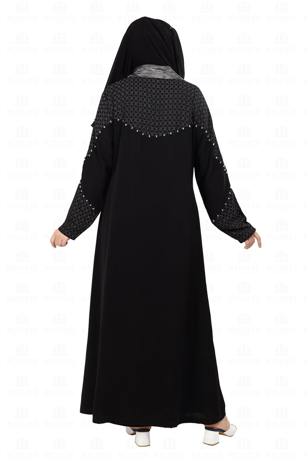 عباية كارفيتسا مطرزة يدوياً للنساء