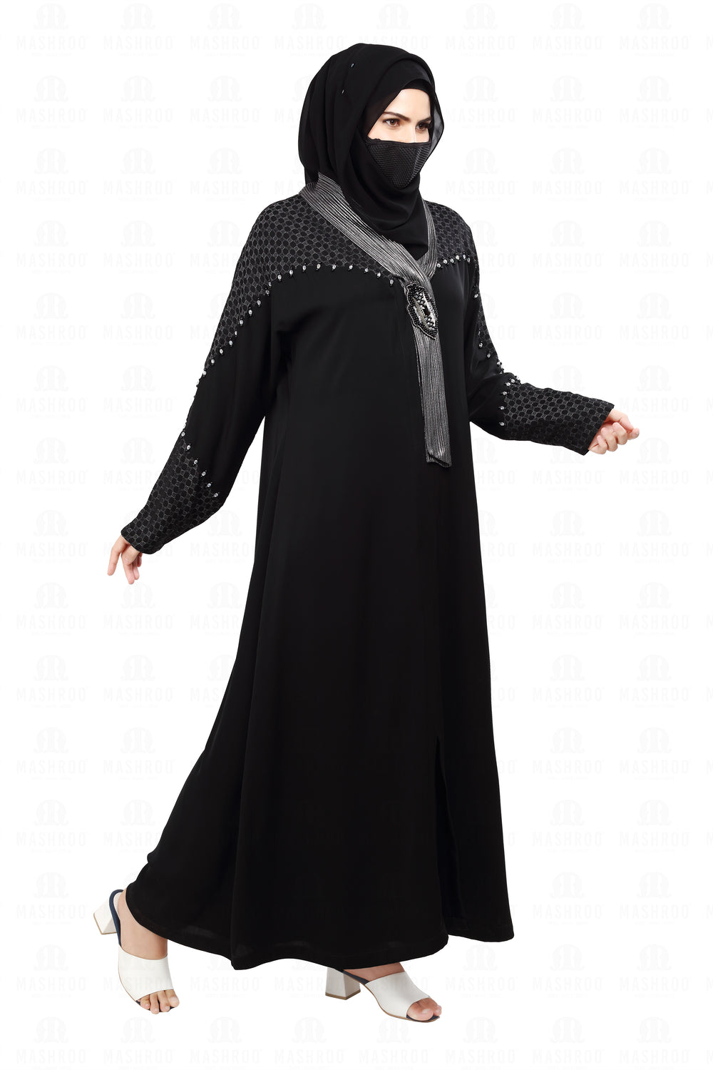 عباية كارفيتسا مطرزة يدوياً للنساء