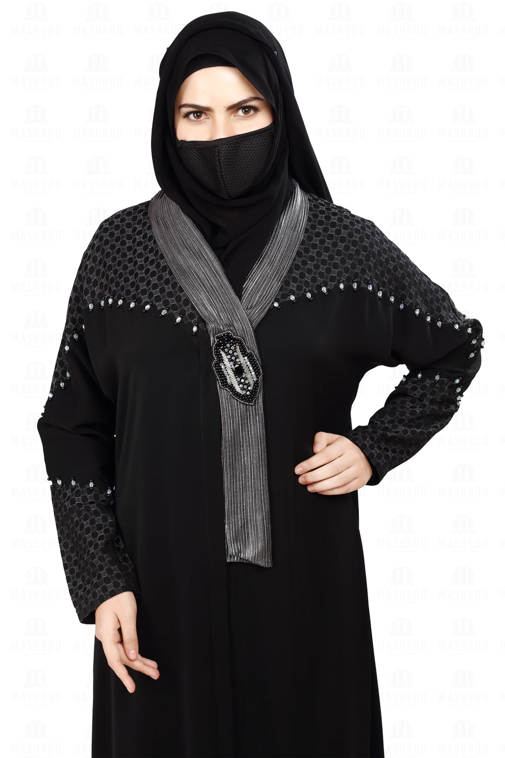 عباية كارفيتسا مطرزة يدوياً للنساء