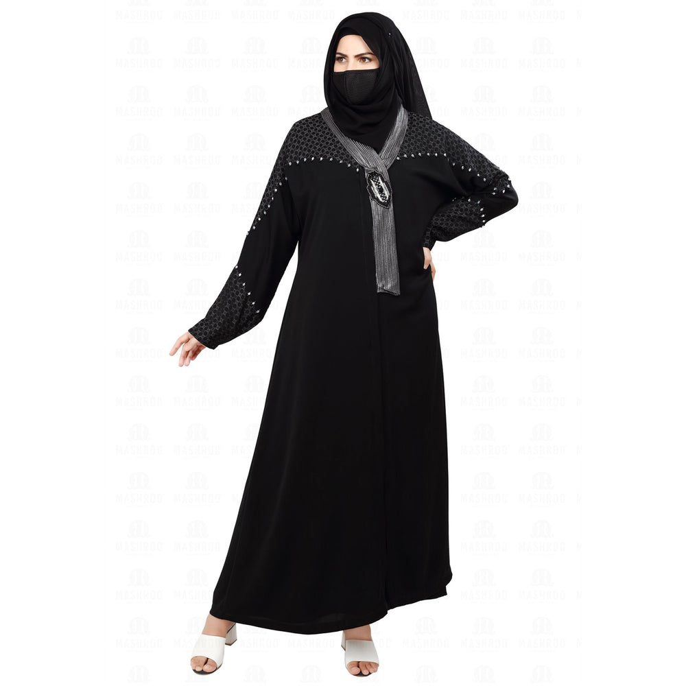 عباية كارفيتسا مطرزة يدوياً للنساء